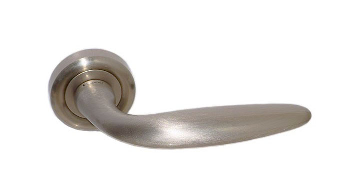 Дверная ручка на круглой розетке "KUBA" NS 933/103, материал Латунь, 150*50*50 мм