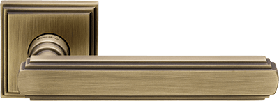 Дверная ручка на квадратной розетке "GLAMOR" PM 1555/016